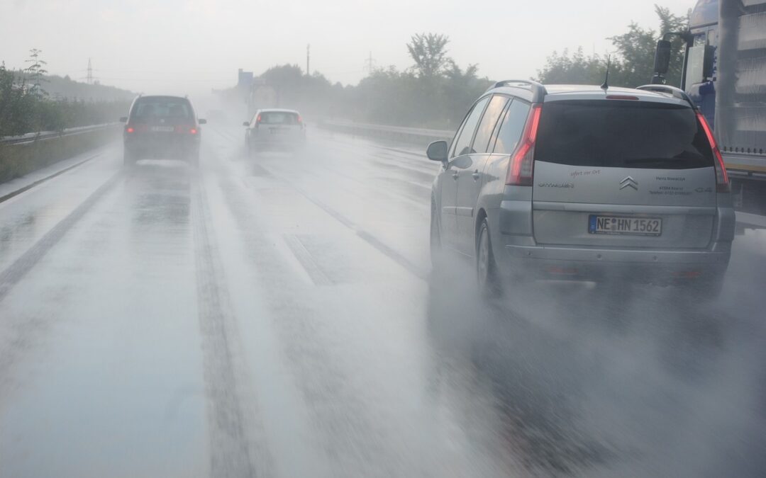 Qué es el aquaplaning y cómo evitarlo